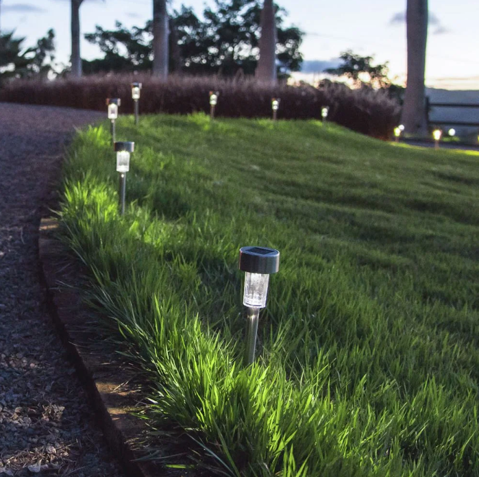 Balizadores Solares: Elegância e Eficiência em Iluminação para Jardins